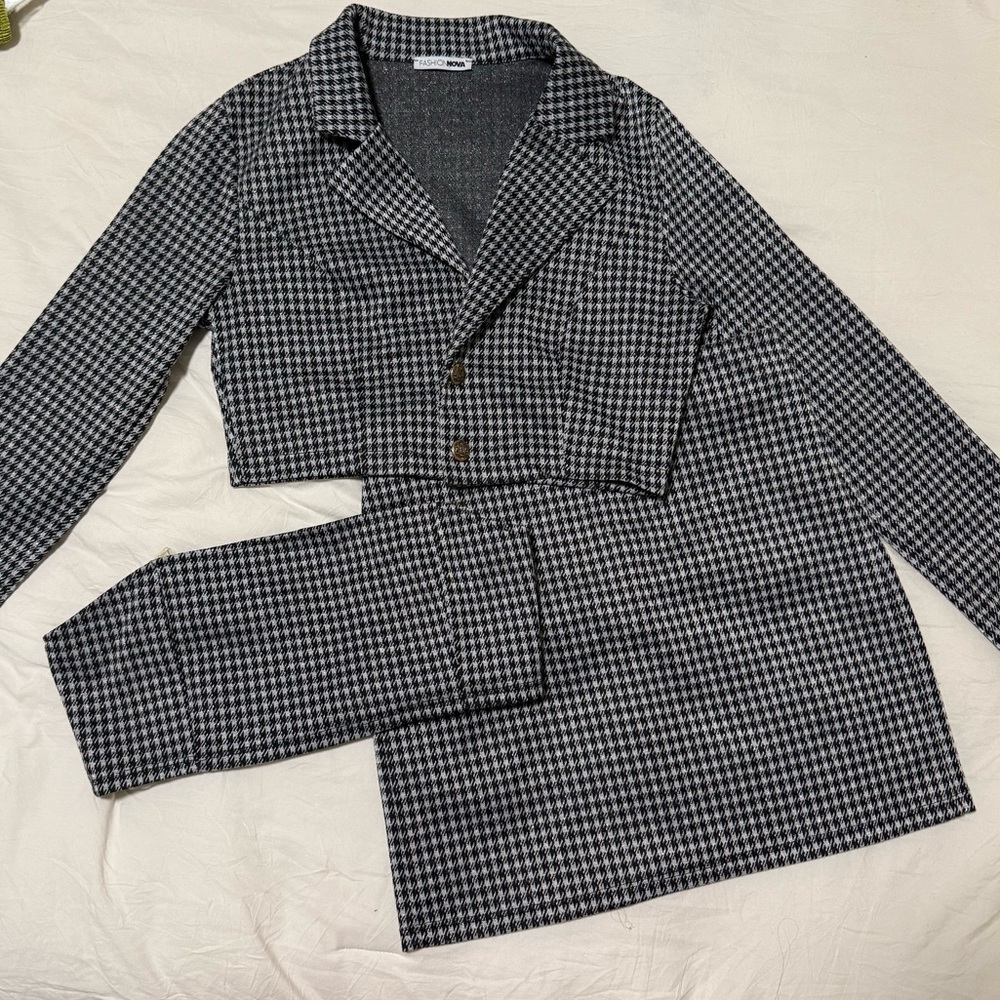 Black and White Houndstooth Blazer with Tailored Fit